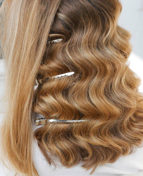 Mau Bikin Wavy Hair Sendiri di Rumah? Ini 5 Teknik Bikin Gelombang Rambut Ala Salon Pakai Catokan!