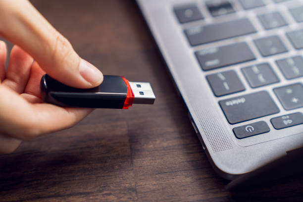 Flash Drive vs Cloud Storage, Mana yang Lebih Efektif untuk Laptop dan Komputer?