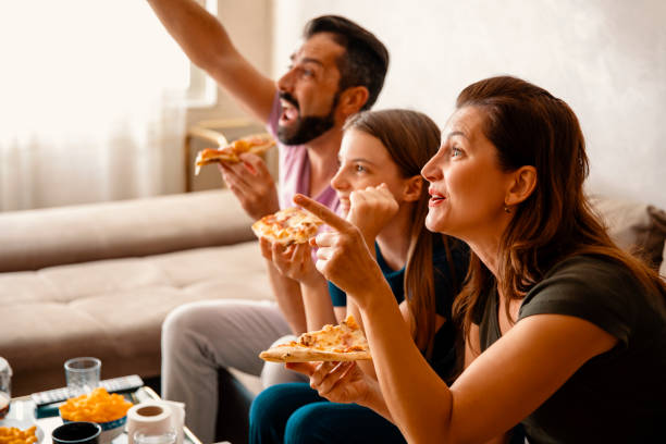 Bosan Nonton Sendirian? Ini Alasan Kenapa Home Theater Wajib Ada di Rumah!