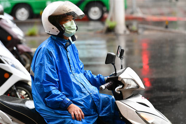 Motoran di Musim Hujan? Ini Tips Supaya Tetap Aman dan Nggak Basah Kuyup