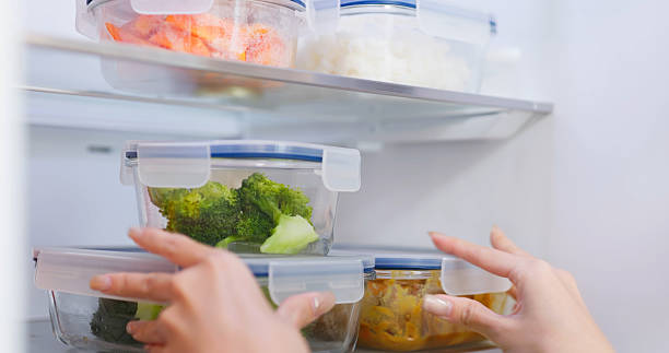 10 Tips Praktis Menghilangkan Bau Tak Sedap di Kulkas dengan Cepat
