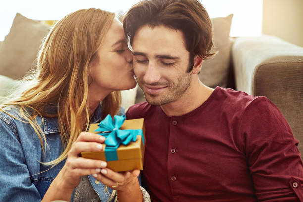 Bukan Perhiasan, Tapi Gadget Imut Ini Jadi Simbol Cinta yang Modern