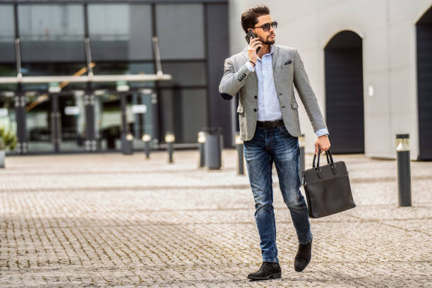 Dear Cowok, Mau Tampil Stylish Pakai Jeans Slim Fit? Ini Tipsnya