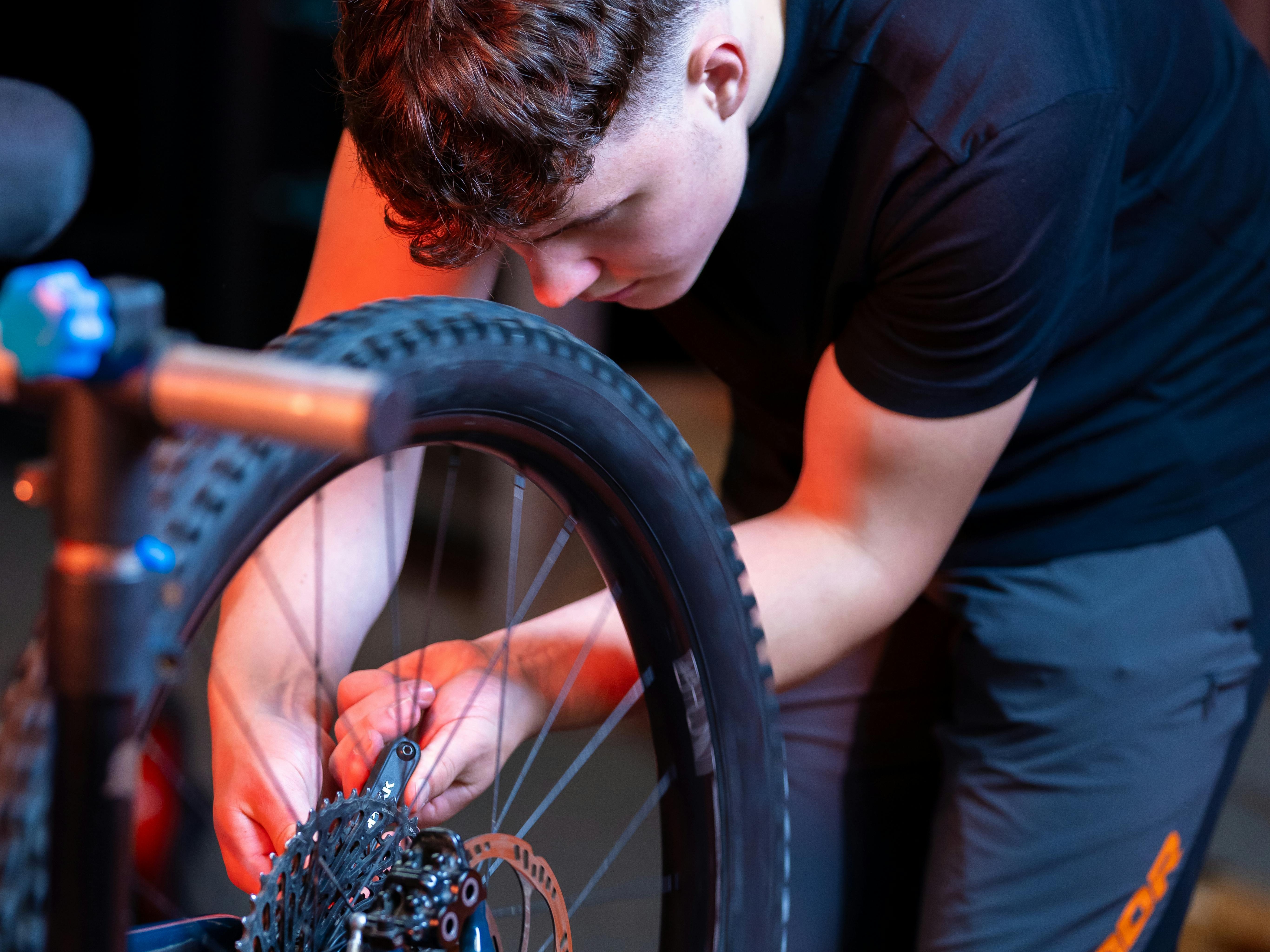 5 Alasan Kenapa Cyclist Wajib Bawa Multitool Sepeda Saat Gowes