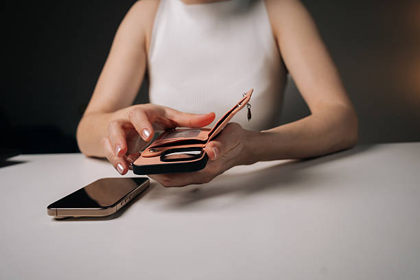 Bawa Kartu Commuter & E-Toll Paling Praktis? Coba Magnetic Card Holder Ini!