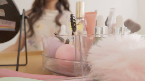 Makeup Sering Hilang di Antara Barang Lain? Pakai Rak Kosmetik Putar untuk Solusi Praktis!