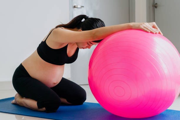 7 Fungsi Gym Ball untuk Ibu Hamil, Seberapa Penting Penggunaanya?