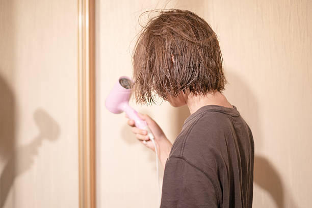 Stop Salah Pakai! Simak 5 Kesalahan Umum Saat Menggunakan Hair Dryer yang Justru Merusak Rambut