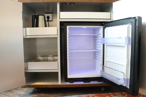 Suka Stok Makanan Minuman tapi Kamar Kos Sempit? Kulkas Mini Solusinya!