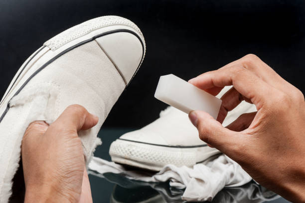 Cara Menghilangkan Noda Membandel di Sepatu Putih