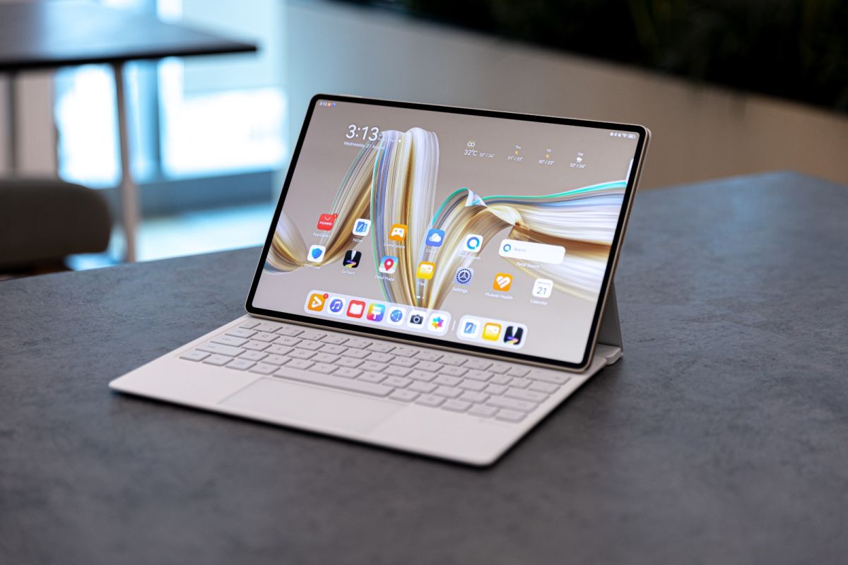 Bukan Sembarang Tablet! Intip Senjata Rahasia Para Digital Illustrator