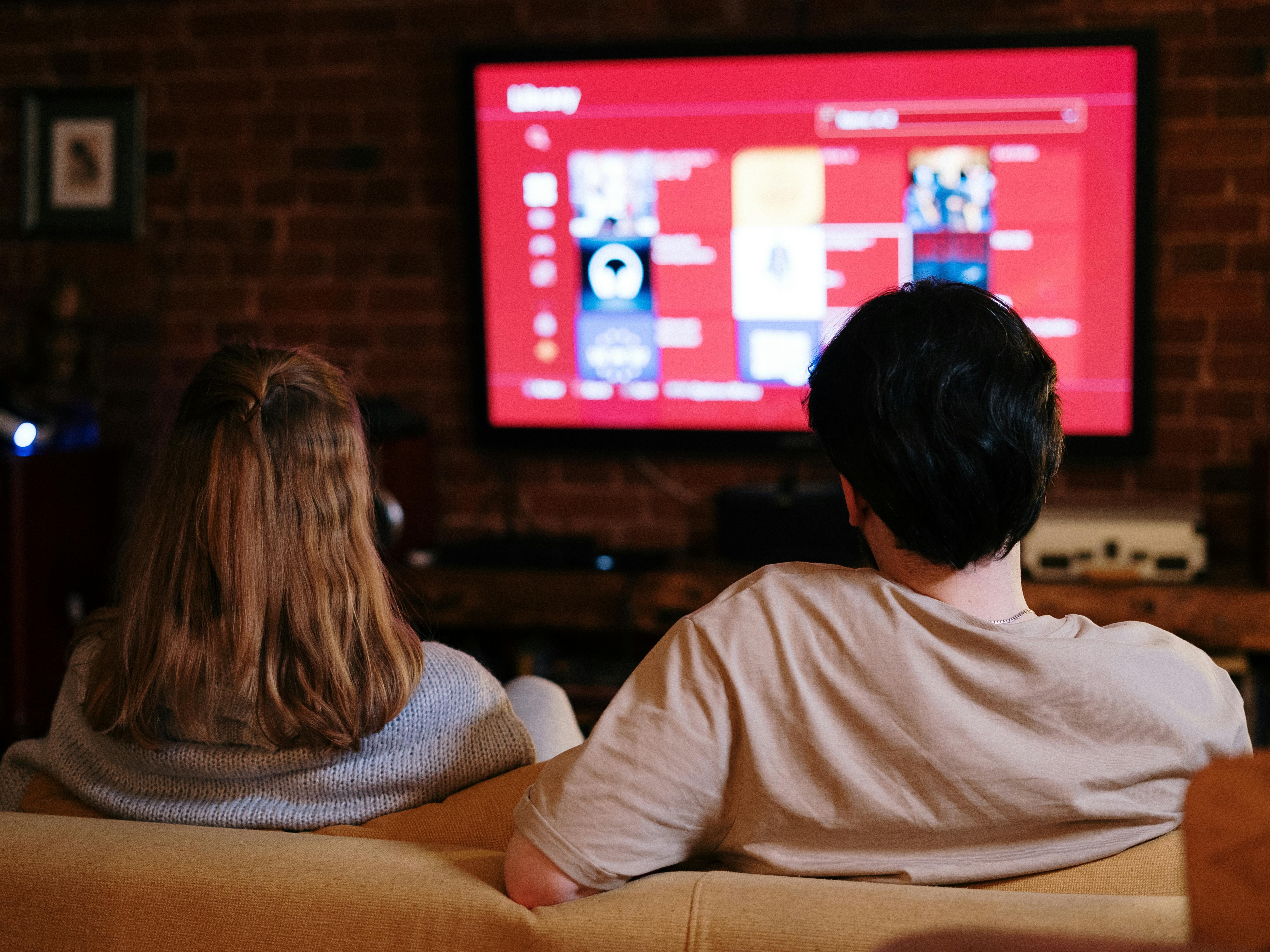 Cara Praktis Ubah TV Biasa Jadi Smart TV dengan Android TV Box