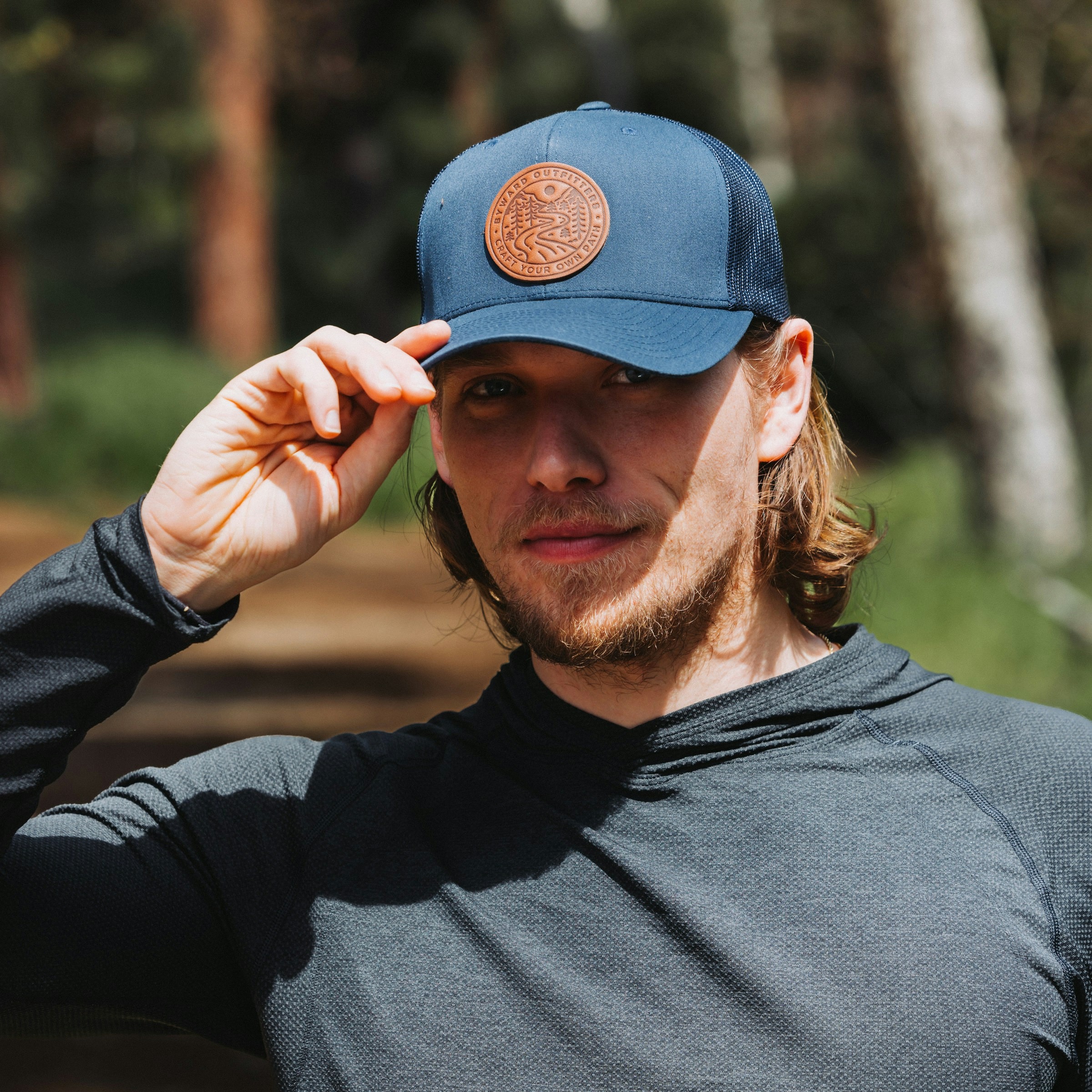 Trucker Hat Kembali Populer! 5 Cara Padu Padan untuk Gaya Streetwear Hingga Retro