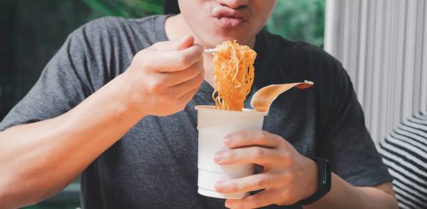 Lebih Enjoy Nikmati Mie Pedas, Ini 5 Tips Atasi Sensasi Pedas di Lidah