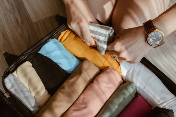 10 Trik Packing Baju agar Koper Tidak Penuh Saat Traveling