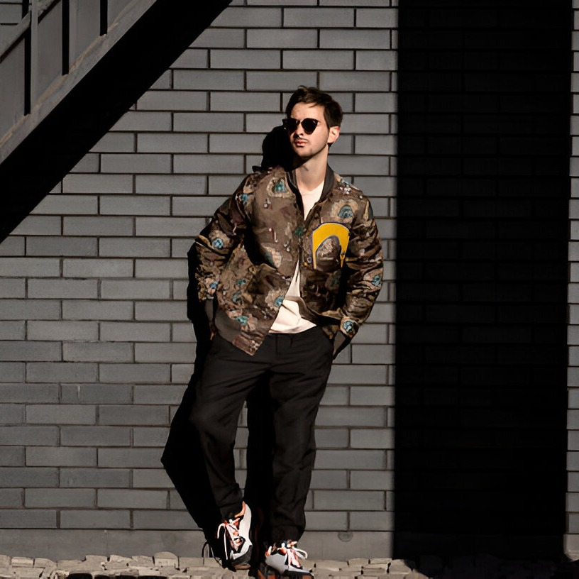 Inspirasi Outfit dengan Jaket Sukajan Biar Gaya Streetwear Makin Keren