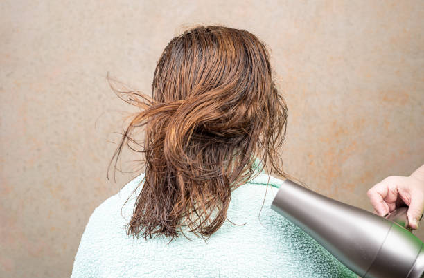 7 Hal yang Harus Dihindari Saat Menggunakan Hair Dryer