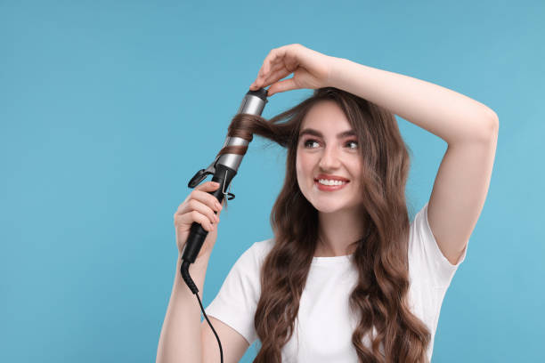 Trik Atur Gaya Rambut Curly Sesuai Mood, Natural hingga Loose