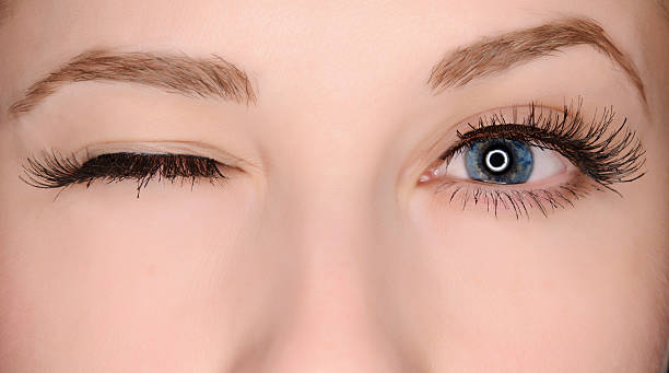 Trend Pakai Individual Lashes, Rahasia Bulu Mata Tampil Mempesona