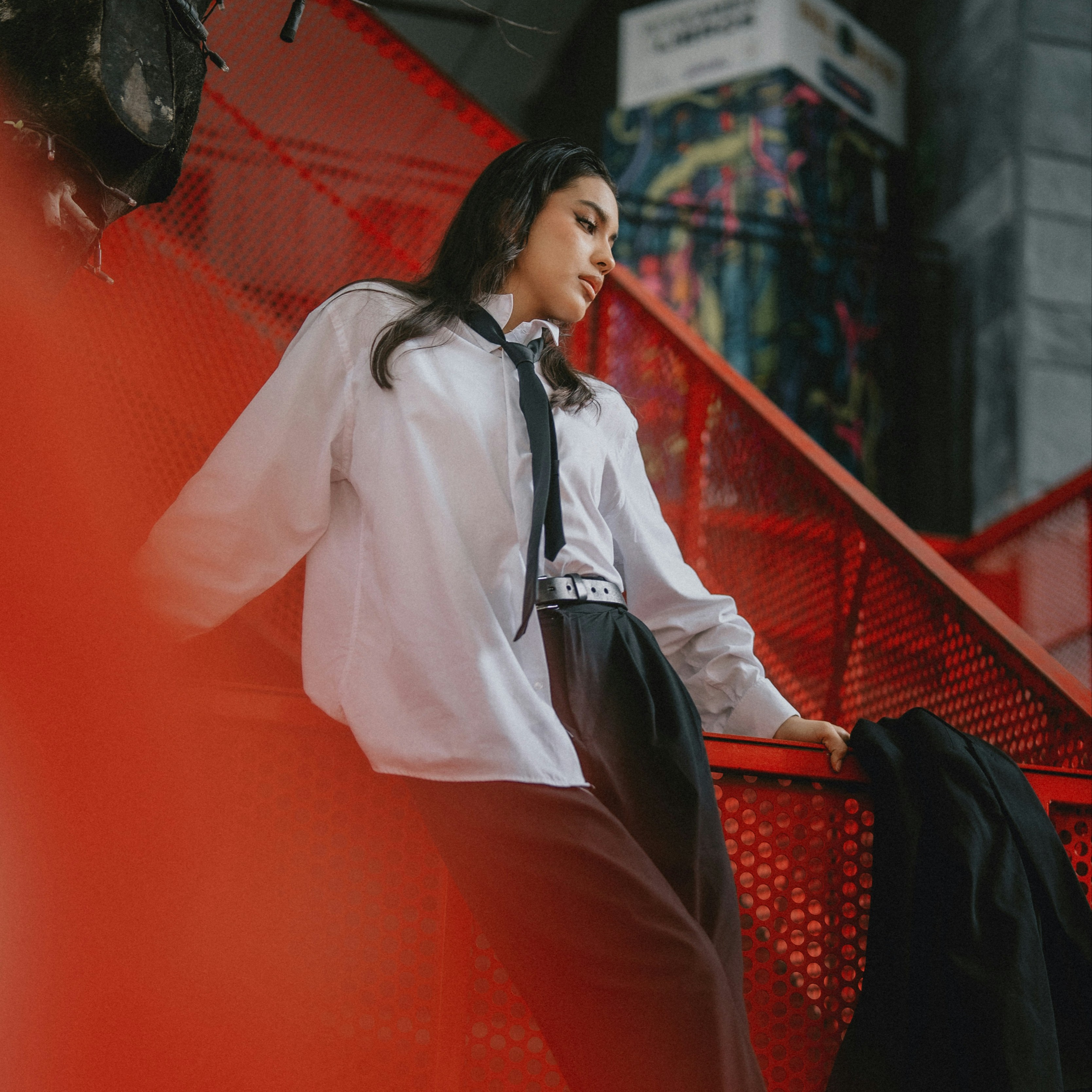 Mengapa Wanita dan Dasi adalah Perpaduan Paling Kuat untuk Tampilan Penuh Kekuatan?