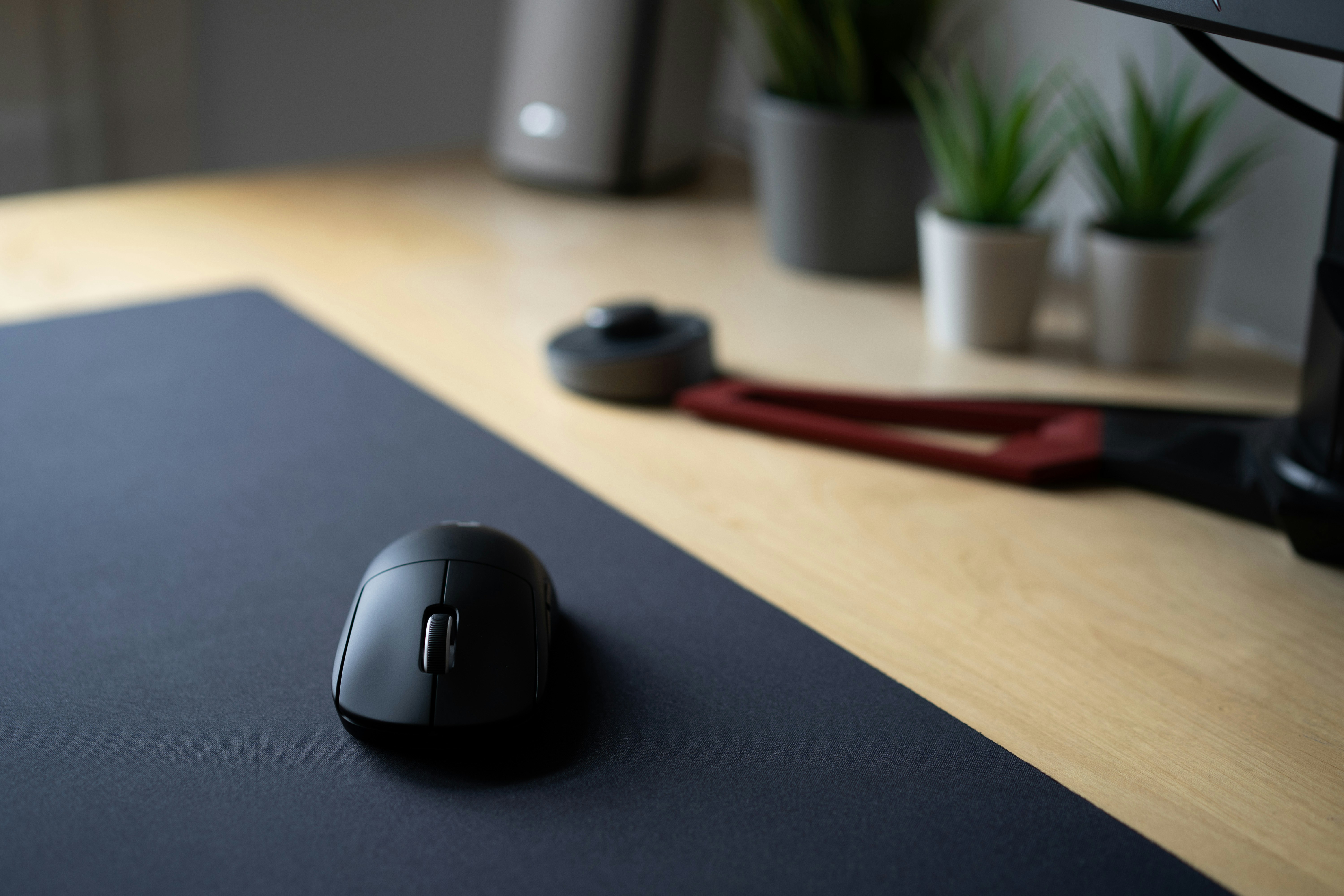 Logitech G305 LIGHTSPEED Wireless Mouse Gaming, Pilihan Tepat untuk Gamer Serius