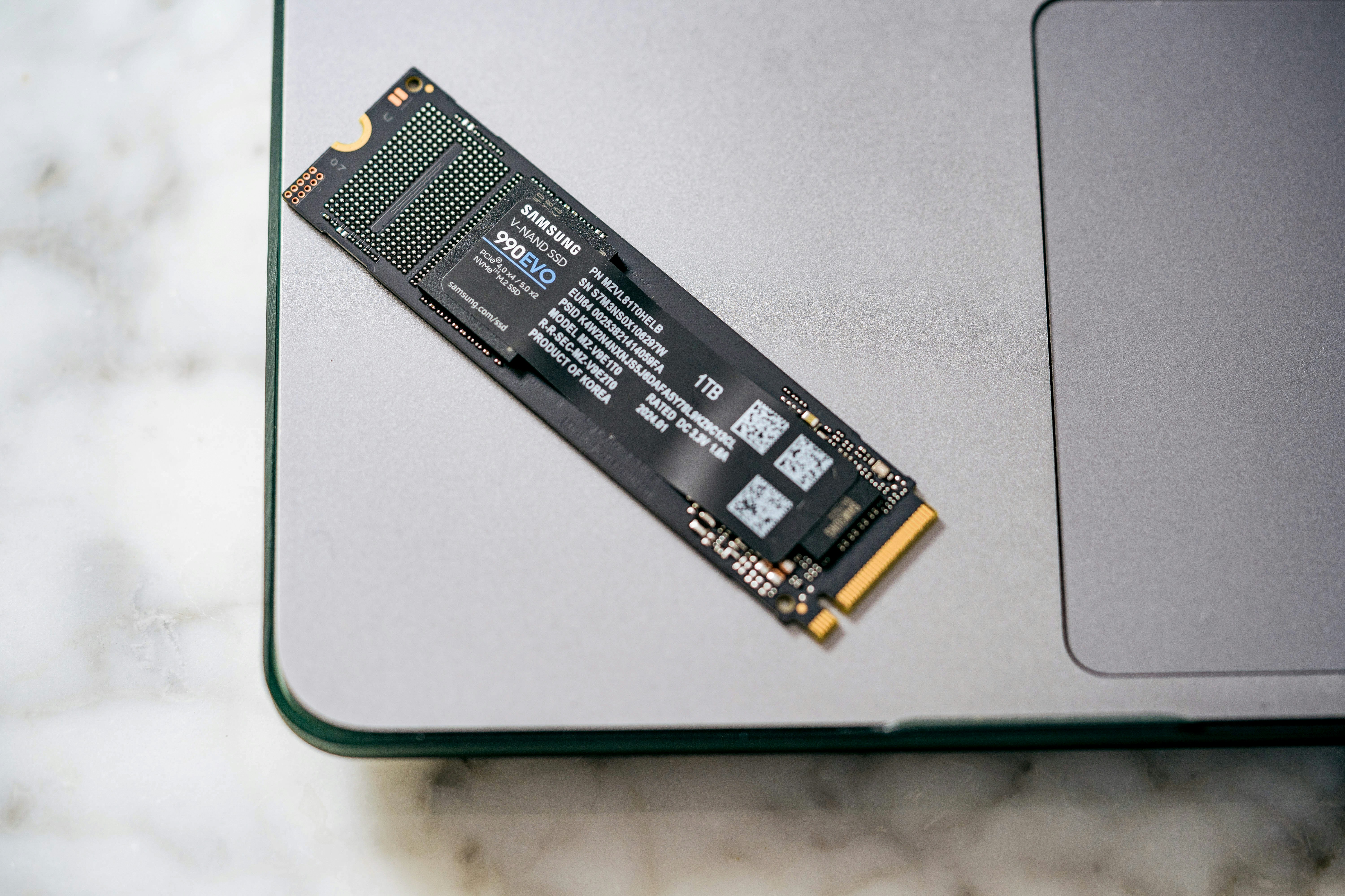Windows 10 Udah Nggak Dapat Official Support? Tenang, Kamu Masih Bisa Upgrade Hardware Satu Ini