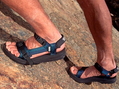 Mau Trekking Ringan? Kamu Wajib Pakai Sandal Gunung yang Nyaman!
