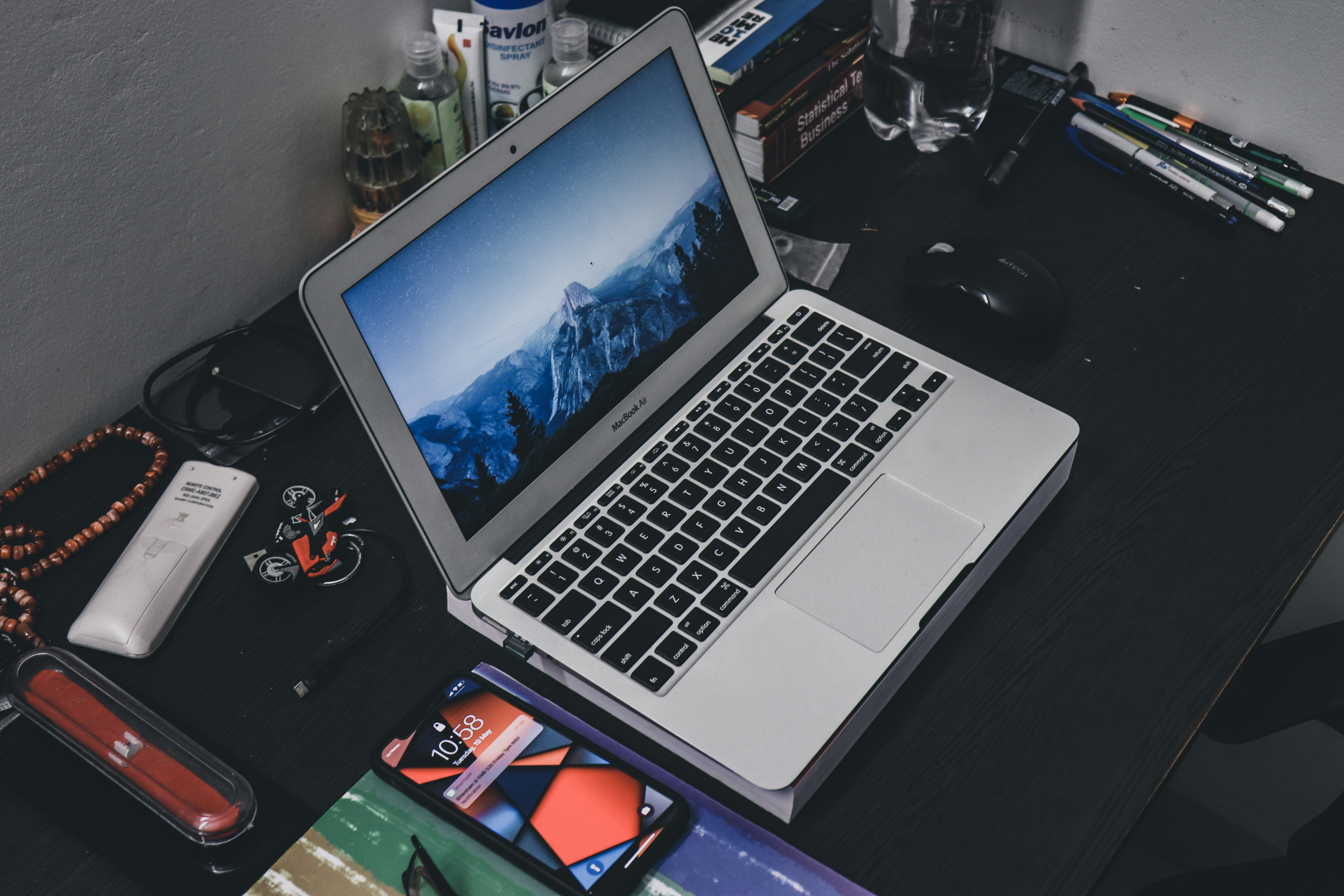 Mau Laptop Awet Bertahun-tahun? Rahasianya Ada di Bawahnya