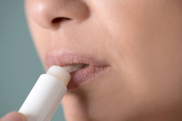 7 Tips Merawat Bibir Kering dengan Lip Serum