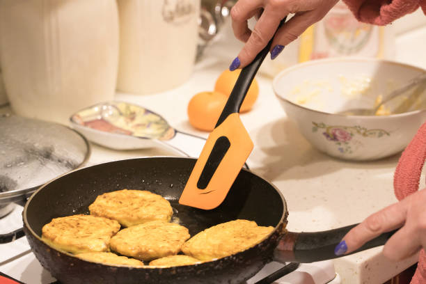 Cara Pakai Spatula Silikon untuk Memasak Tanpa Merusak Teflon