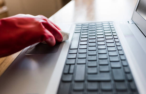 Cara Aman Membersihkan Keyboard Laptop, Jangan Sembarangan Ya!
