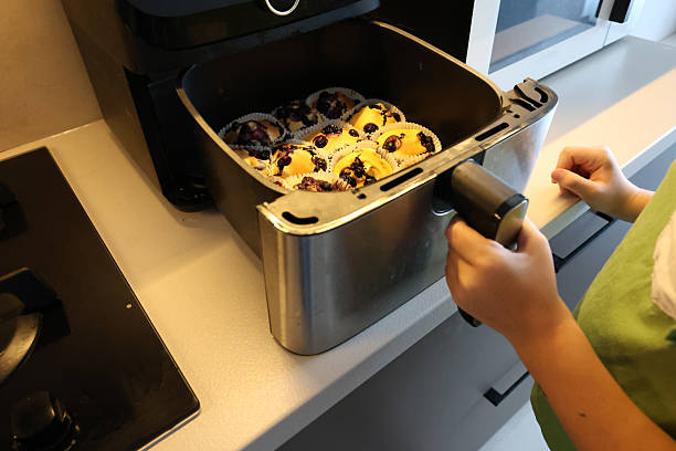 Bisa Nggak Sih Bikin Kue Pakai Air Fryer? Ini Dia Jawabannya!