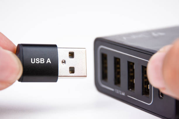 Charger Multi Port, Cara Simpel Bikin Meja Kerja Bebas Berantakan
