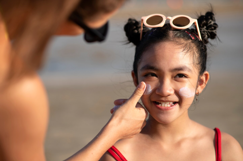 Masih Suka Skip Pakai Sunscreen Wajah? Waspada 5 Bahaya yang Mengintai Kulitmu!