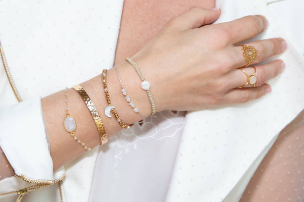 Girls, Mau Tampil Stylish Tanpa Ribet? Pakai Gelang Wanita Untuk Sentuhan Tambahan!