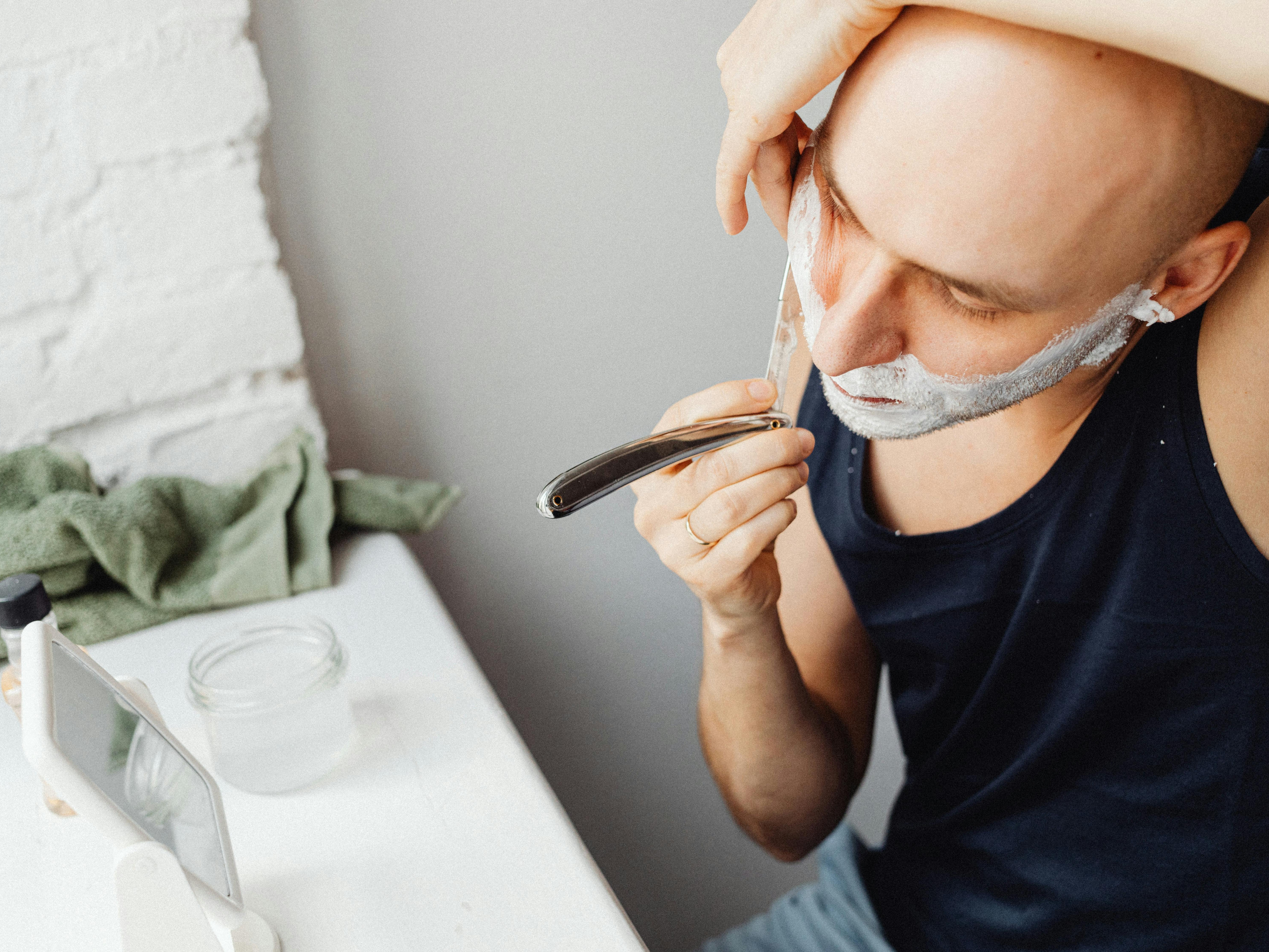 Grooming Praktis untuk Pria Modern! Pencukur Kumis ini Wajib Kamu Punya