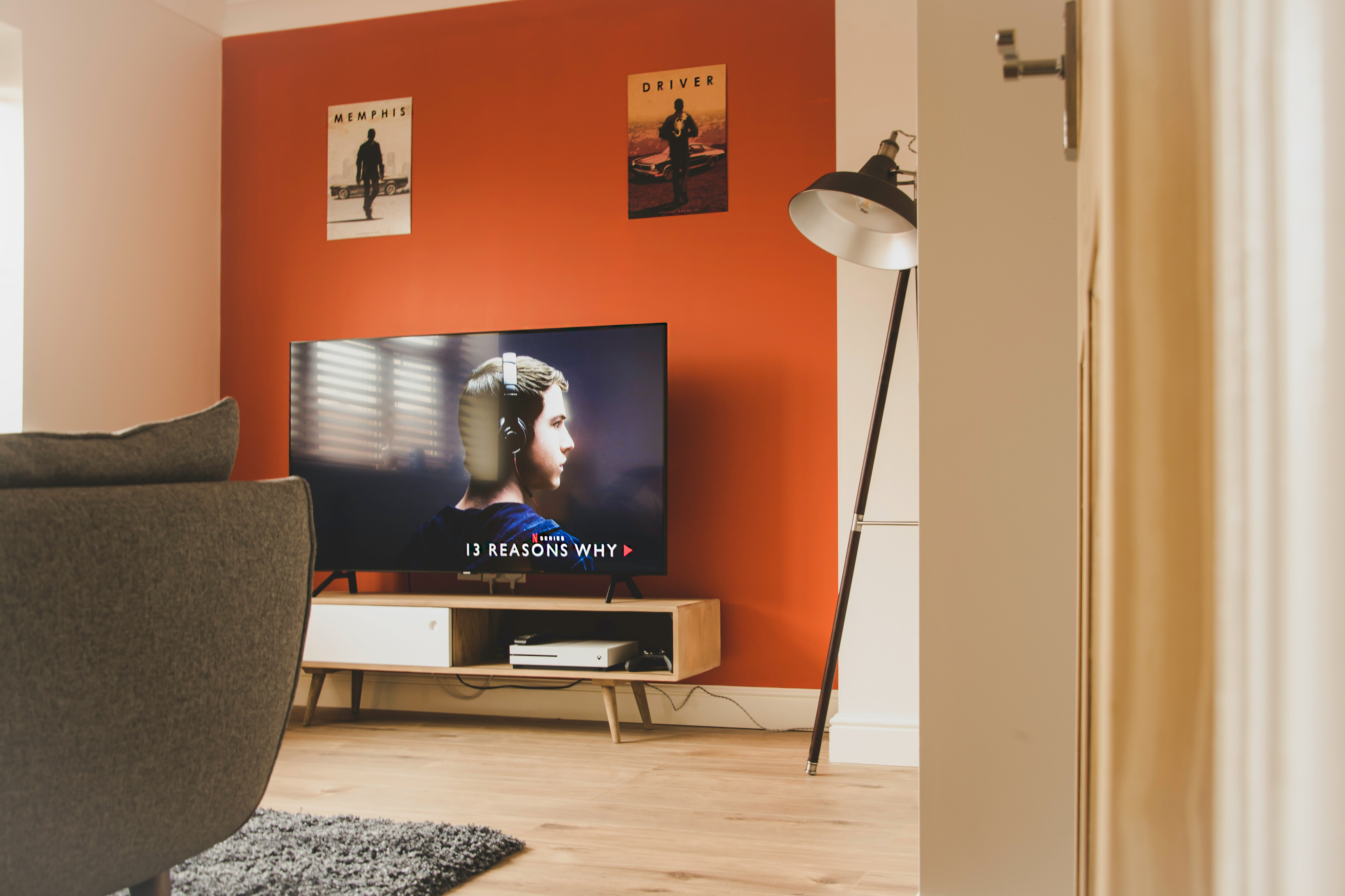 Panduan Anti-Gagal Pilih Ukuran Smart TV untuk Pengalaman Nonton Sinematik!