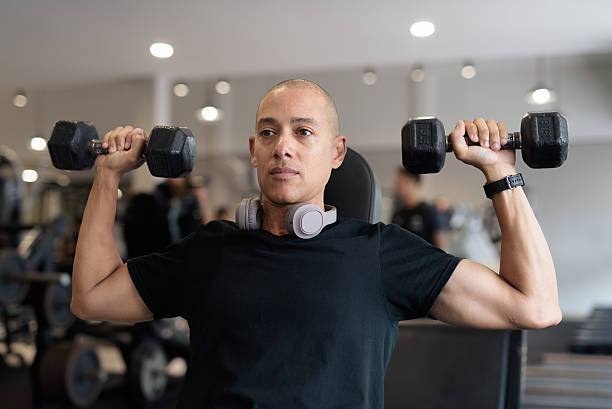 7 Latihan Sederhana Pakai Dumbbell Buat Bentuk Otot di Rumah