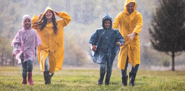 Kenali Jenis Bahan Jas Hujan agar Tidak Salah Beli, Catat!