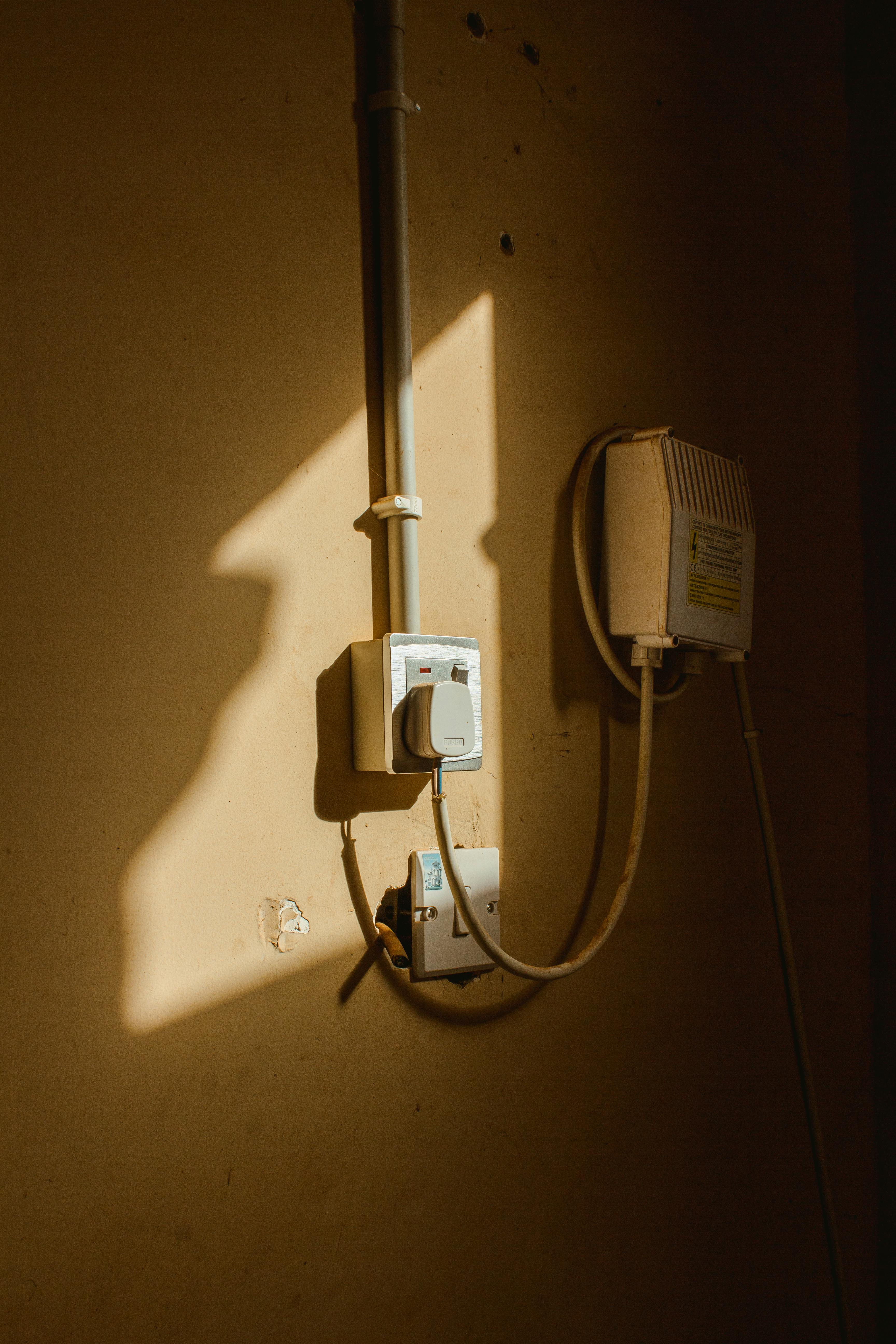 Tagihan Listrik Meroket? Smart Wall Socket Adalah Jawaban Hematnya!