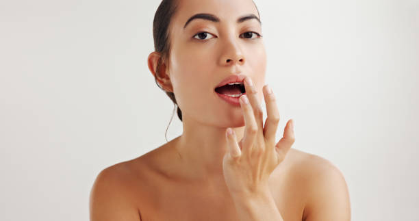 Begini Cara Buat Look Bibir Glossy tapi Tetap Natural, Girls Kamu Udah Tahu?