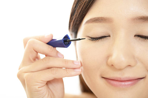 5 Tips Mudah Bikin Winged Eyeliner Natural bagi Pemula