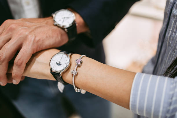 5 Alasan Jam Tangan Couple Jadi Hadiah Romantis, Bakal Memorable!