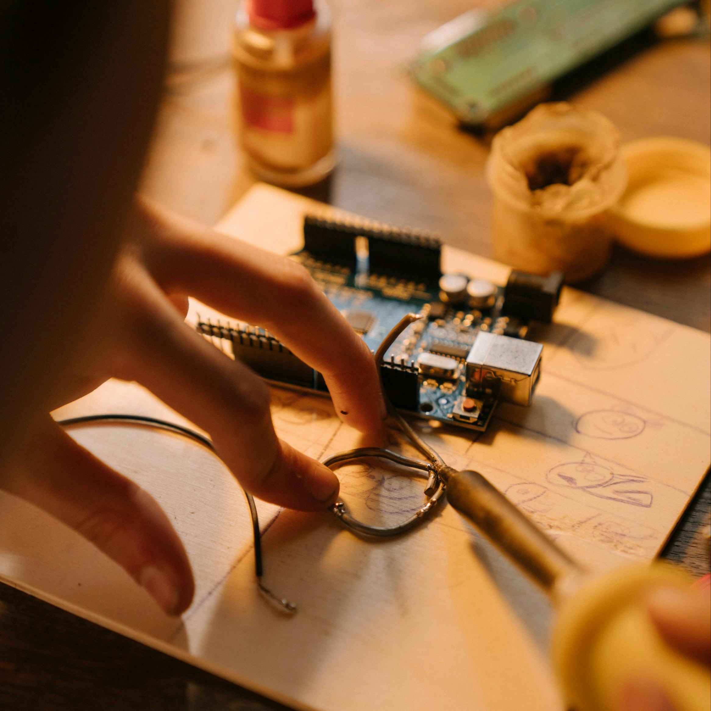 5 Proyek Elektronik Pertama yang Bisa Kamu Buat dengan Solder Listrik