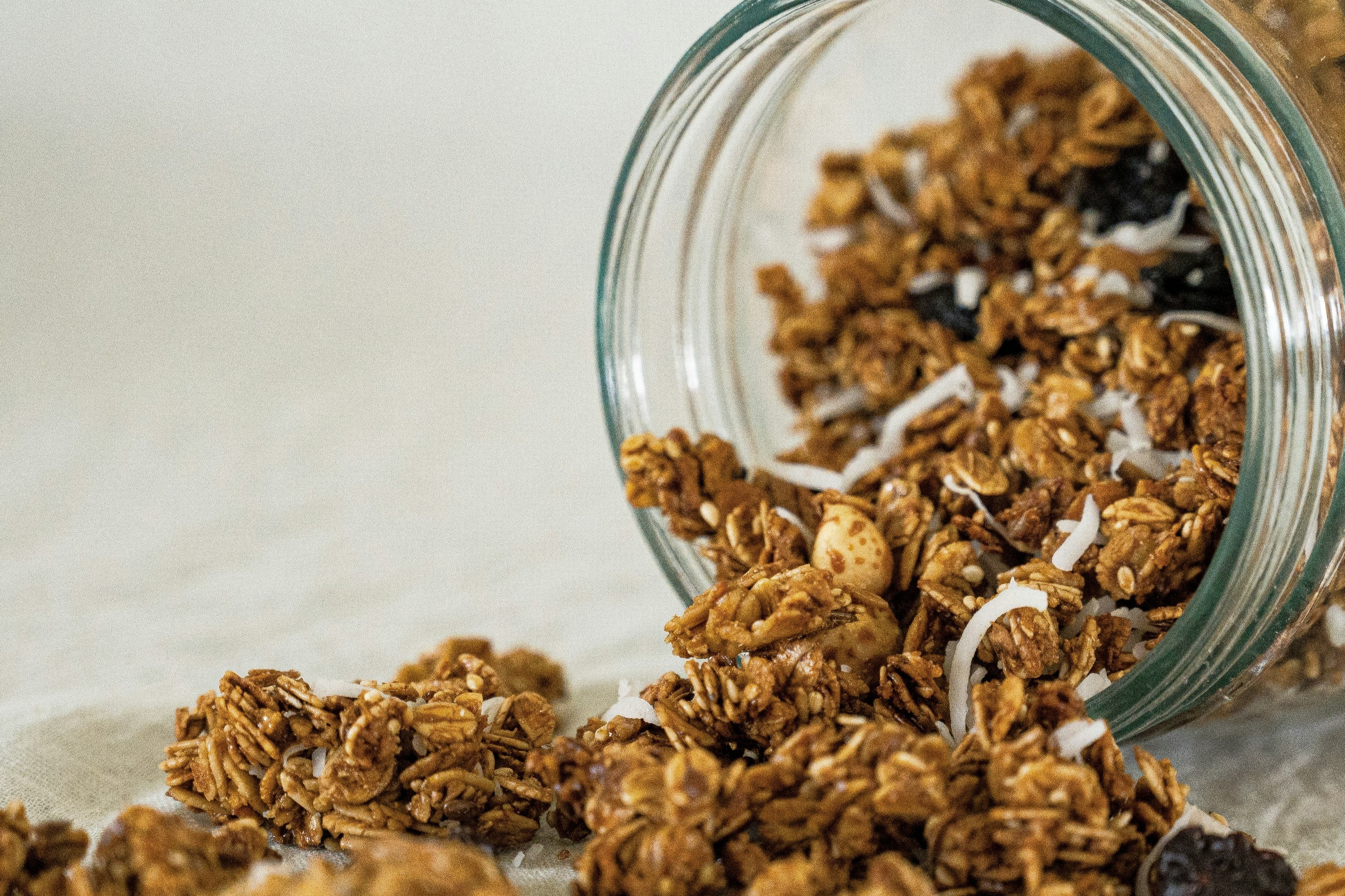 Granola atau Muesli? Panduan Memilih Sarapan Sehat Sesuai Kebutuhan