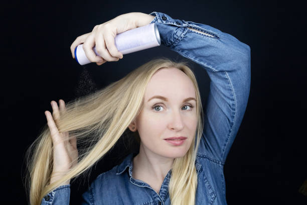 5 Cara Pakai Dry Shampoo yang Benar, Biar Nggak Bikin Ketombean