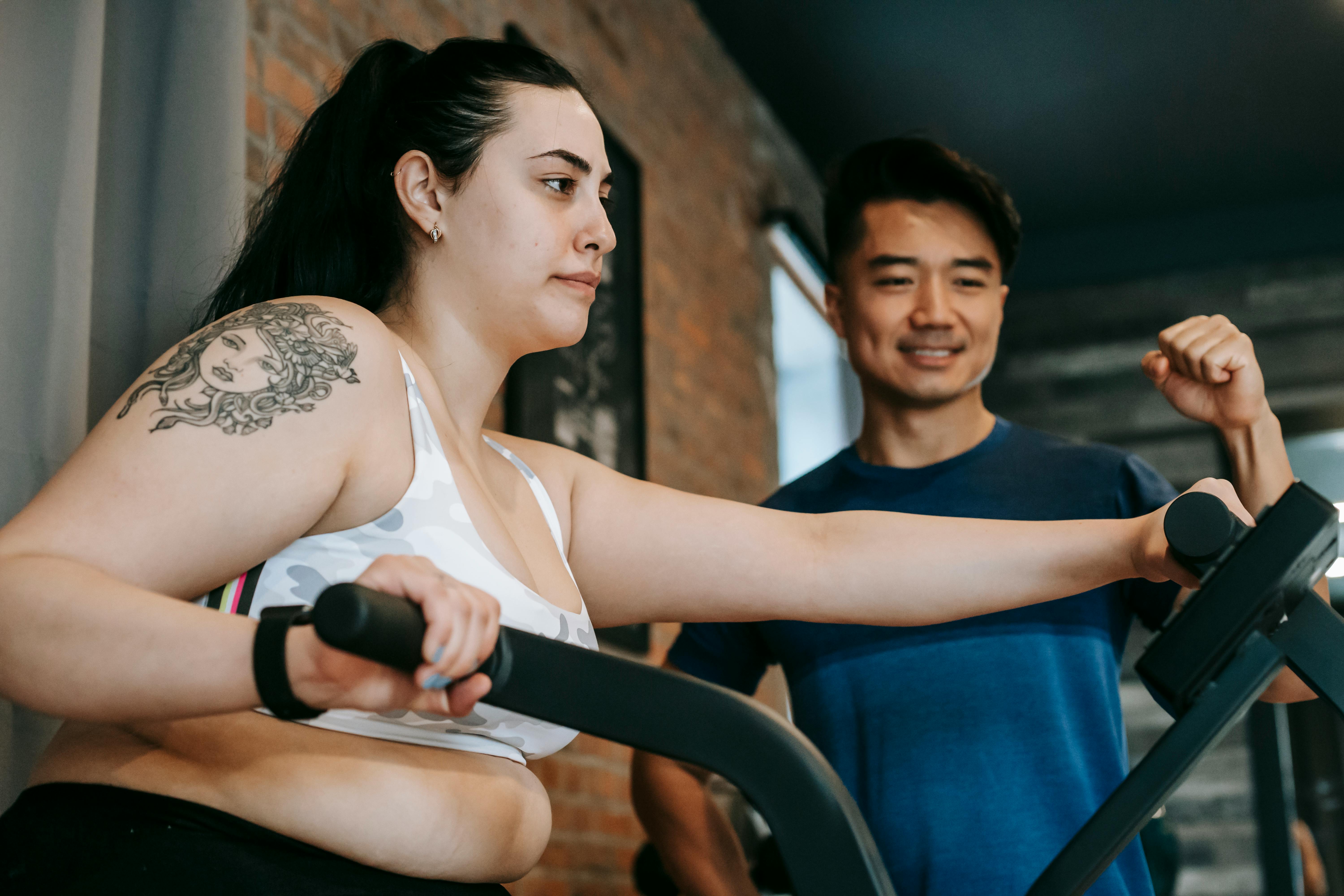 Bakar 400 Kalori Cuma 30 Menit? Rahasia Full-Body di Electric Elliptical!