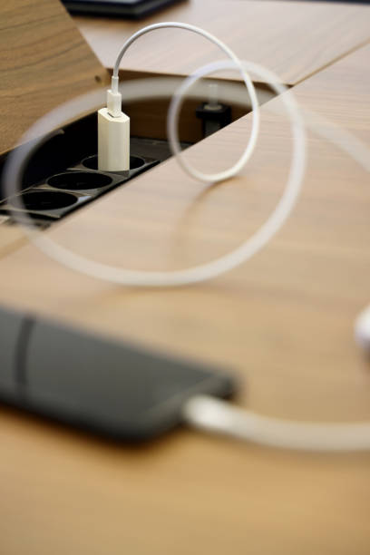 Kenapa Adaptor 33W Jadi Solusi Satu Untuk Banyak Perangkat di Rumah