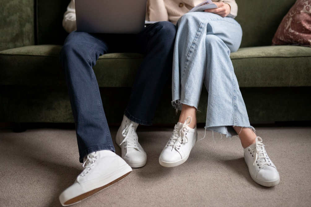 Tips Memilih Sepatu Sneakers untuk Daily Look yang Nyaman