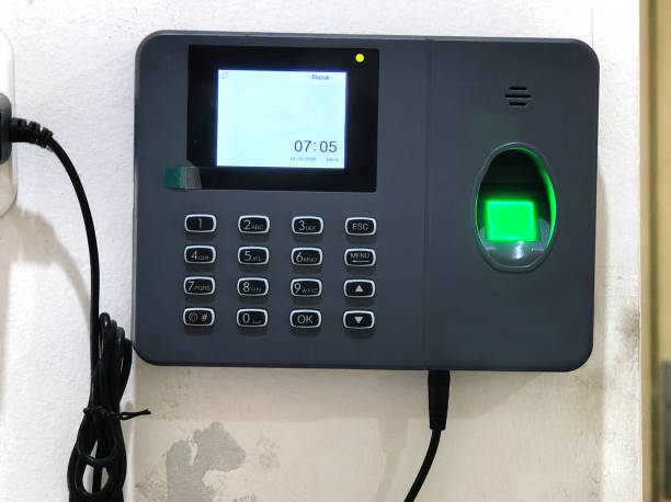 Kelebihan dan Kekurangan Menggunakan Mesin Absensi di Kantor